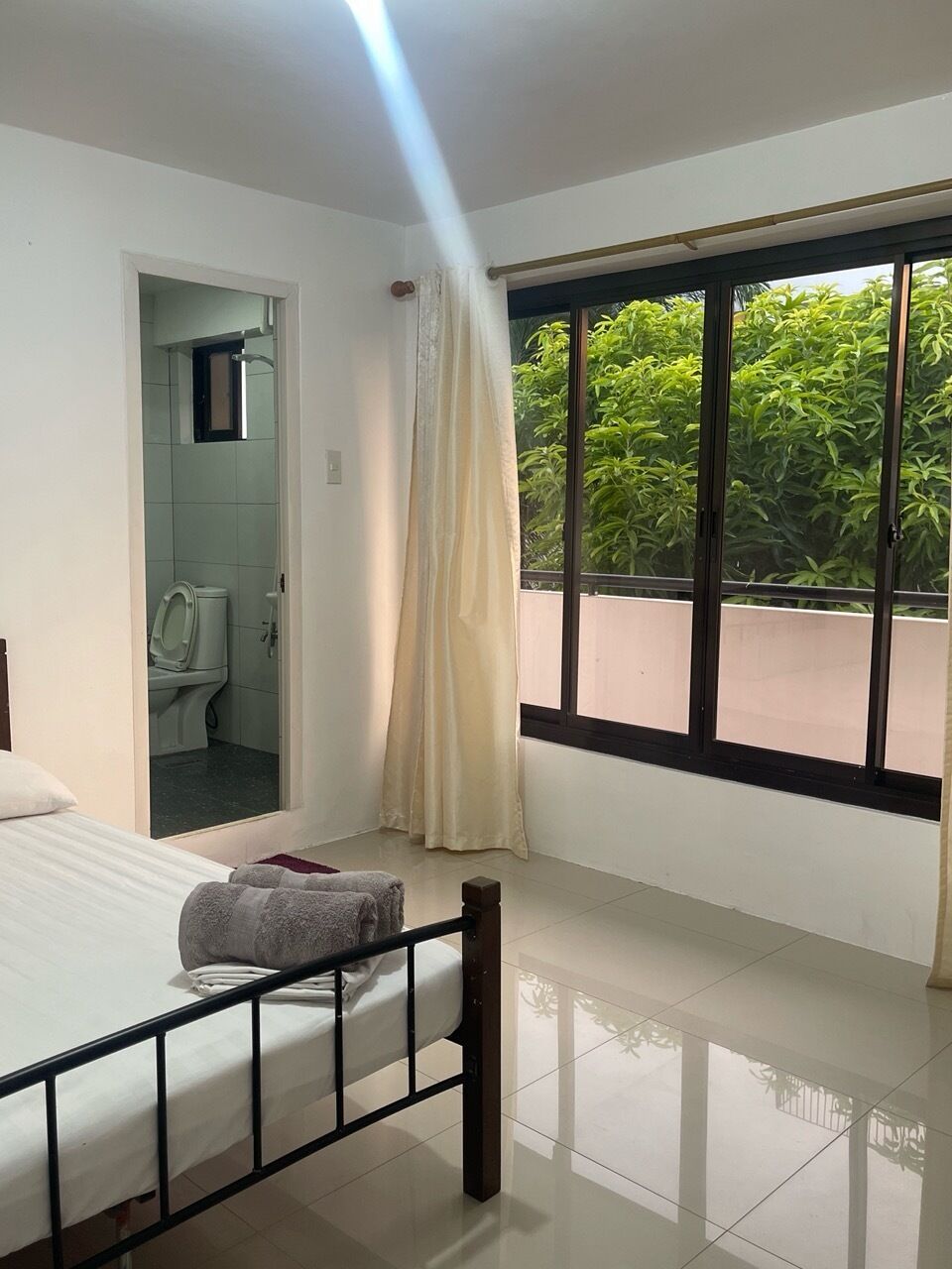 Double Room, Balcony, City View | Työpöytä, kannettavalle tietokoneelle sopiva työtila, ilmainen Wi-Fi