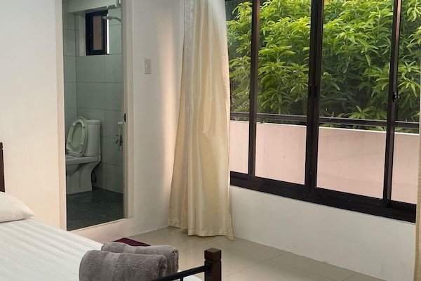 Double Room, Balcony, City View | Escrivaninha, espaço de trabalho para notebook, Wi-Fi de cortesia