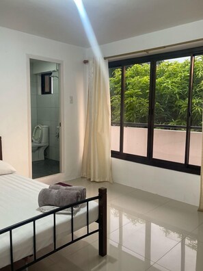 Double Room, Balcony, City View - The Palines Apartment Hotel (Muntinlupa)