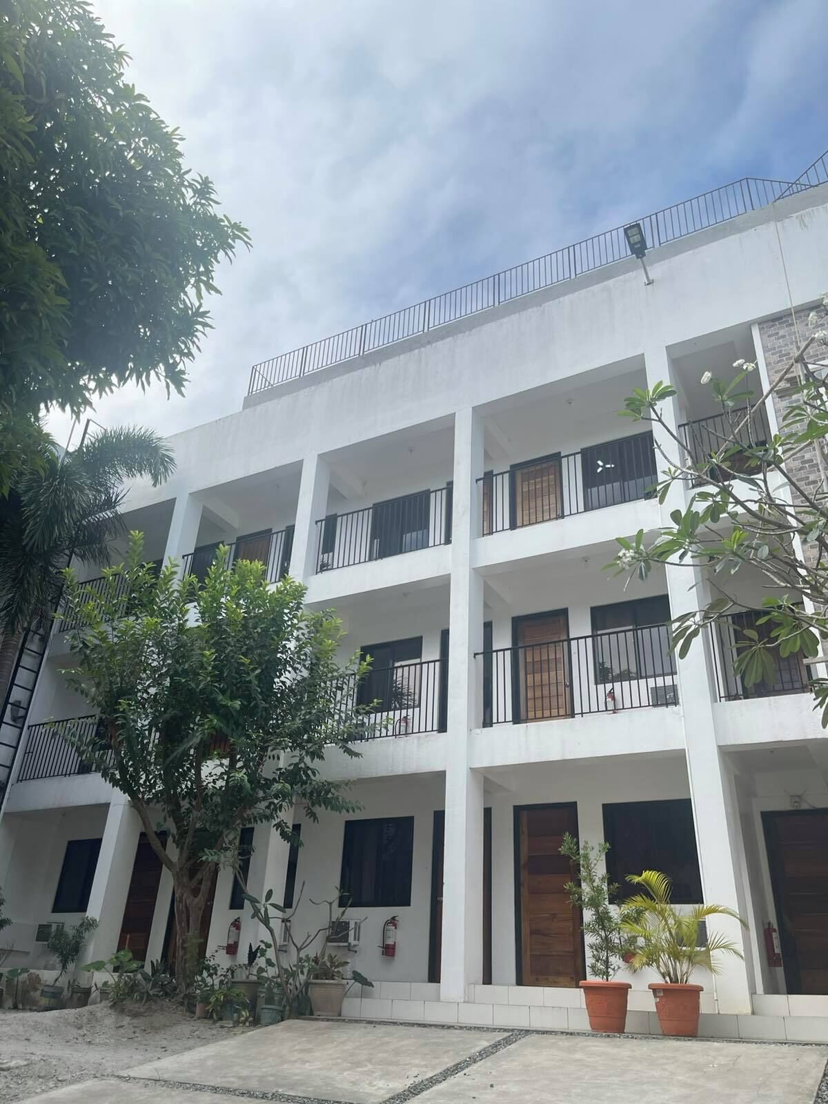 Standard Studio, 1 Queen Bed, Kitchenette, Courtyard View