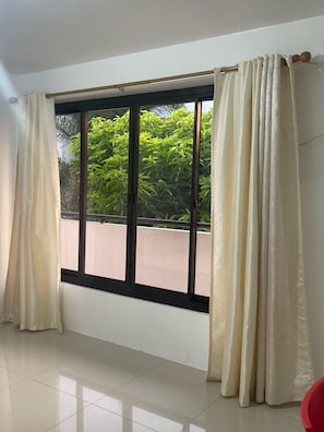 Double Room, Balcony, City View | Escrivaninha, espaço de trabalho para notebook, Wi-Fi de cortesia