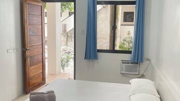 Standard-Studio, 1 Queen-Bett, Kochnische, Blick auf den Innenhof | Ausblick vom Zimmer