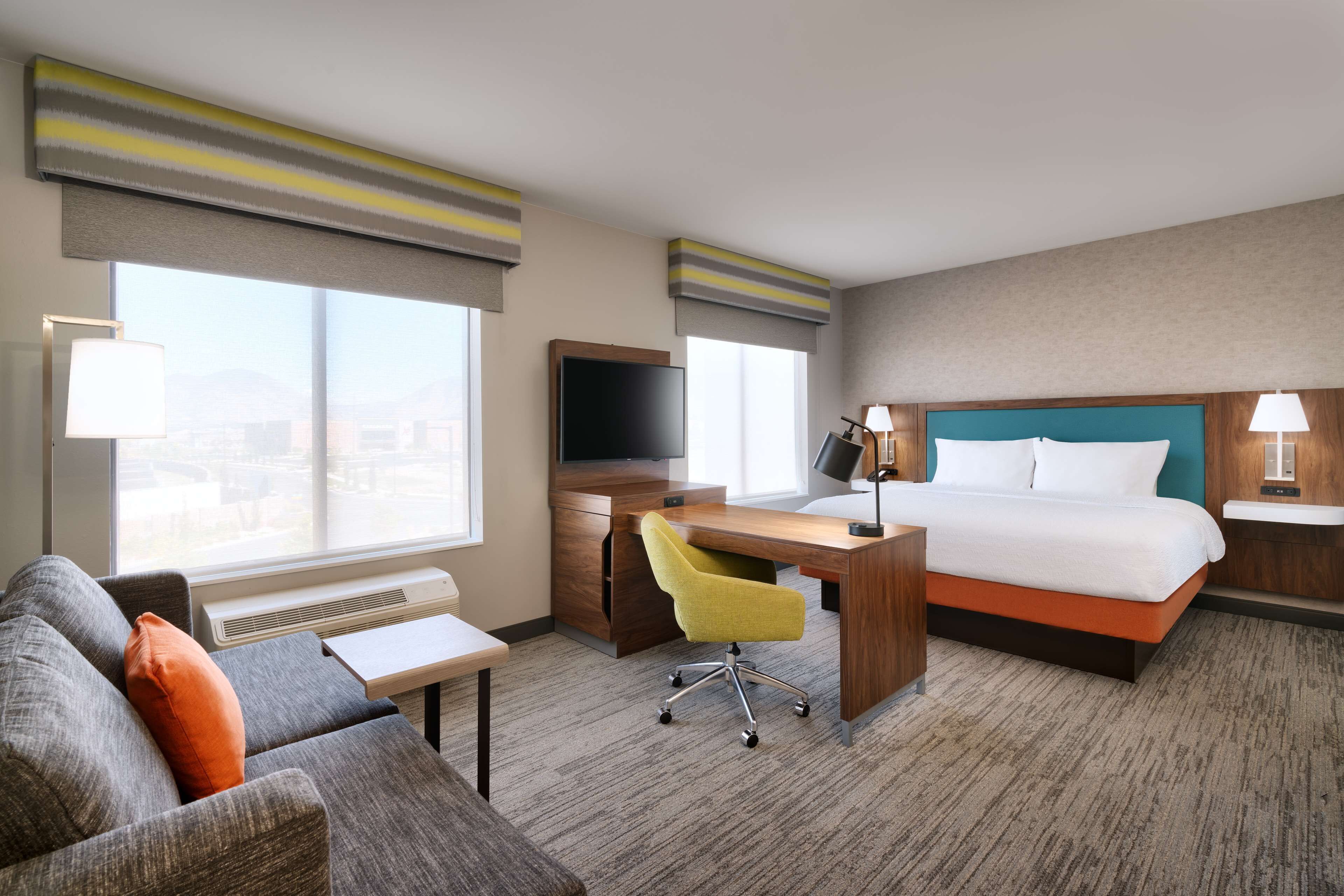 studio, 1 king bed, refrigerator & microwave (wet bar) | 1 bedroom, in-room safe, free wifi