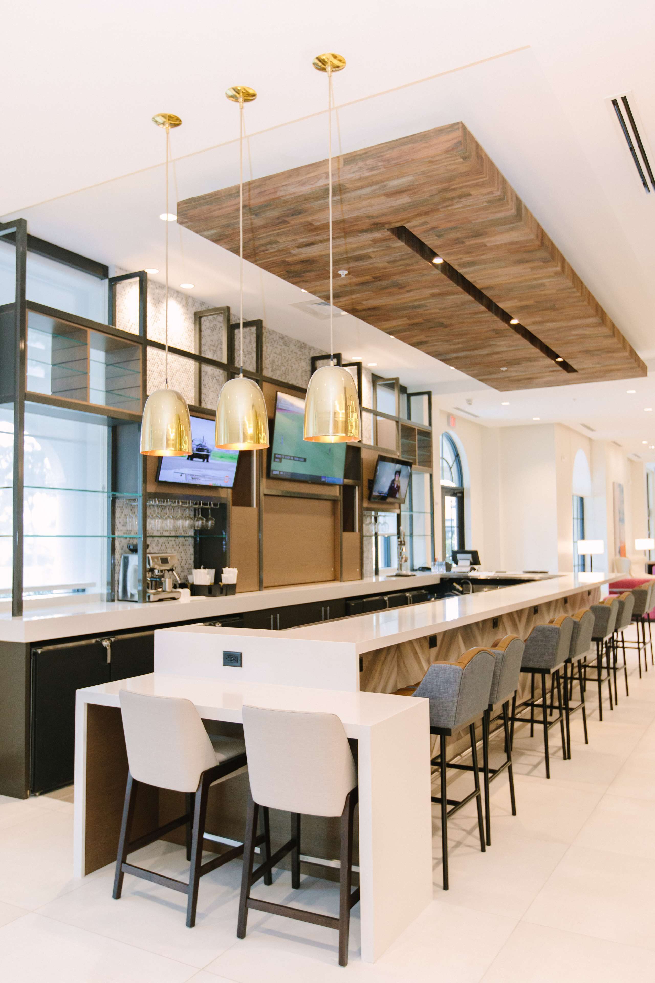 Bar (trong khuôn viên)