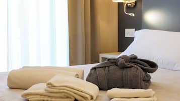 Ropa de cama de alta calidad, edredón, camas con pillow-top y minibar