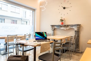 Lobby sitting area - Hotel Victoria (Cuneo)