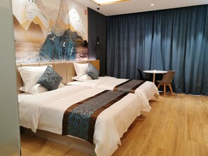 Desk, blackout drapes, free WiFi, bed sheets - FU BANG GUO JI XI NIU HOTEL (Sihanoukville)