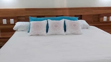 4 bedrooms, WiFi, bed sheets