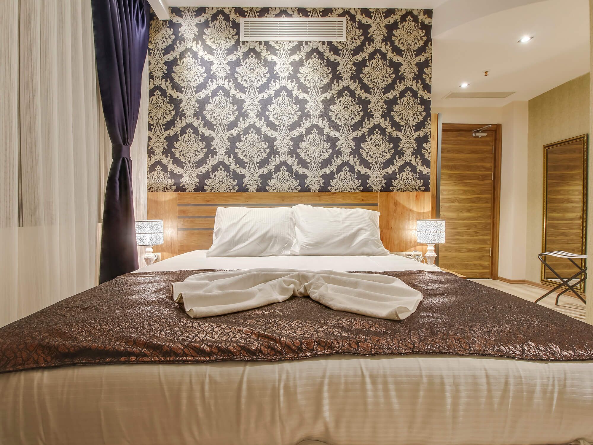 1 bedroom, premium bedding, memory-foam beds, minibar