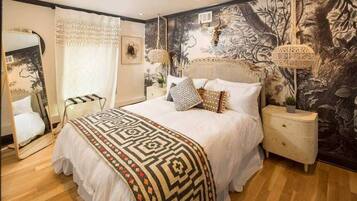 2 bedrooms, desk, iron/ironing board, WiFi