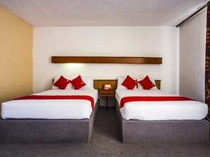 Standard Room, 2 Double Beds | Free WiFi, bed sheets - OYO Hotel Oasis, Matehuala (Matehuala)