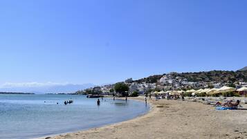 沙滩椅、沙滩毛巾