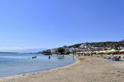 Quiet villa with pool, 3 bed 2 bath, short walk to Elounda village and beach