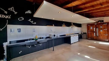 Refrigerador, microondas y horno