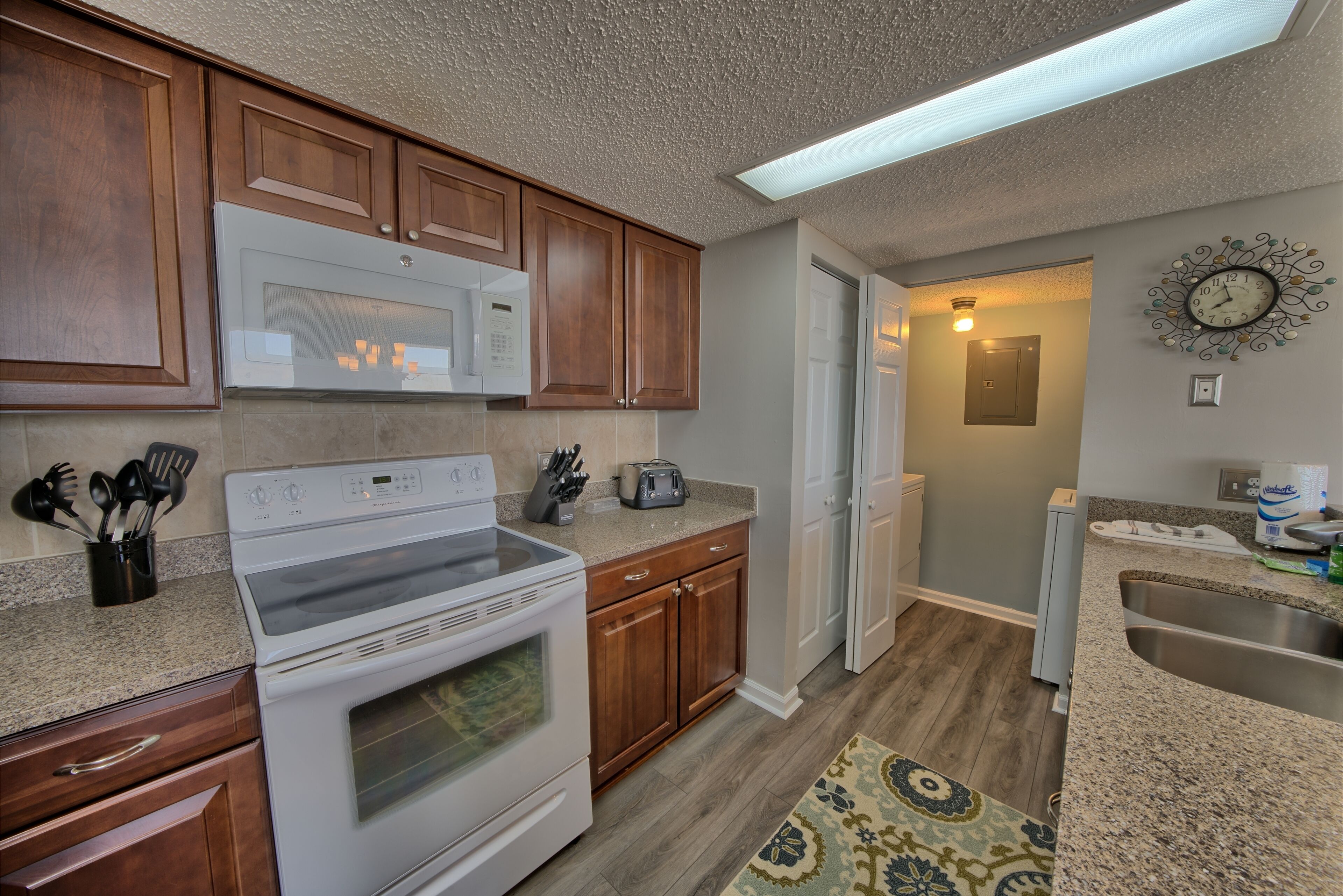 Seachase W404 2 Bed 2 Bath Condo Pet Friendly Beach Chair Service  included