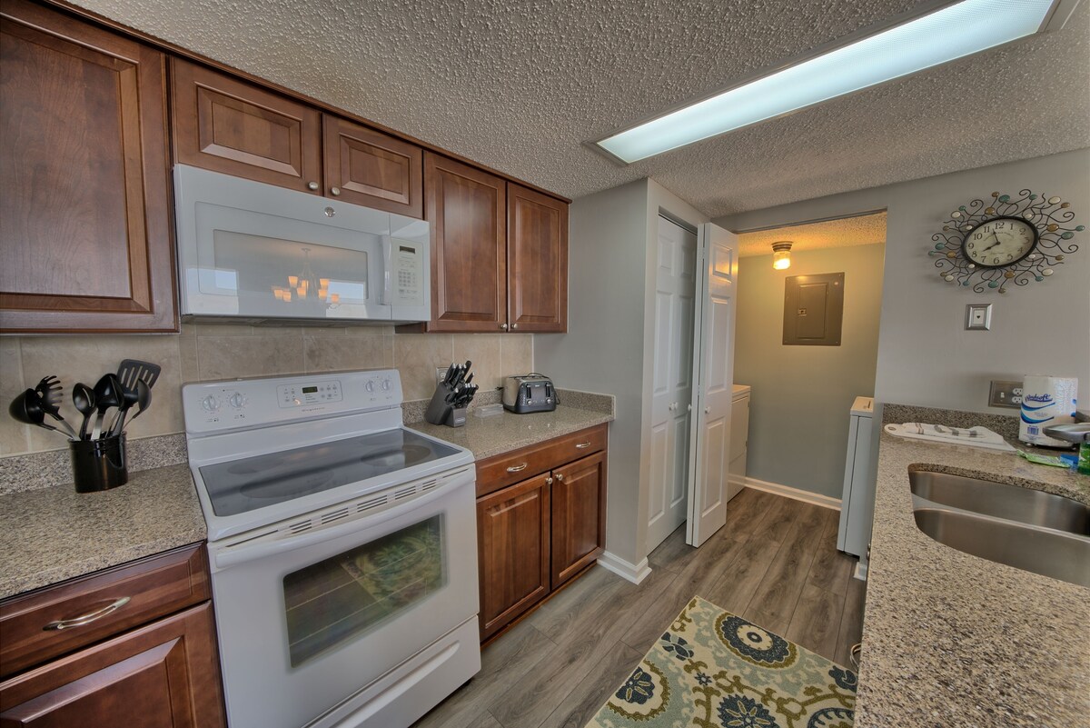 Seachase W404 2 Bed 2 Bath Pet Friendly Beach Chair Service for 4 included