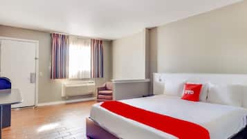 Zimmer, 1 King-Bett | Schreibtisch, kostenloses WLAN, Bettwäsche