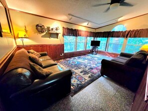 Smart TV, DVD player - Arbor Lake Getaway, just minutes from Wisconsin Dells (Lyndon Station)