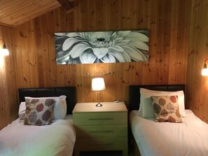 Chalet, 2 Bedrooms | 2 bedrooms - Snowdrop 14 Hot Tub (Carmarthen)