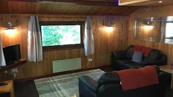 Chalet, 2 Bedrooms | Living area | Flat-screen TV