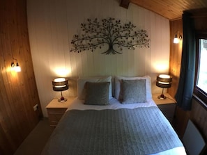 Chalet, 2 Bedrooms | 2 bedrooms - Snowdrop 14 Hot Tub (Carmarthen)