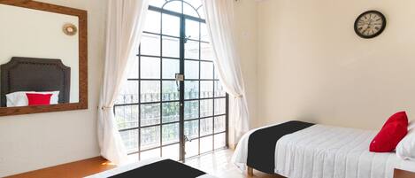 Standard Triple Room | Soundproofing, bed sheets