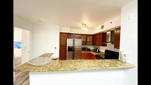 Private kitchen - Yacht Club Aventura, Modern 2 bedroom/bathroom Condo (Aventura)