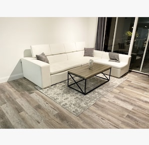Living area - Yacht Club Aventura, Modern 2 bedroom/bathroom Condo (Aventura)