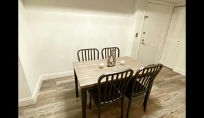 Dining - Yacht Club Aventura, Modern 2 bedroom/bathroom Condo (Aventura)