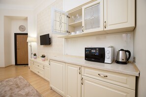 Deluxe-Apartment | Eigene Kochnische | Mikrowelle, Wasserkocher, Kochgeschirr/Geschirr/Besteck