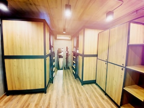 Blackout drapes, free WiFi, bed sheets - Pinghostel - Adults Only (Chiang Mai)