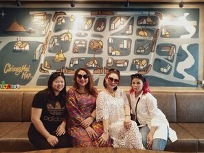 Family dining - Pinghostel - Adults Only (Chiang Mai)