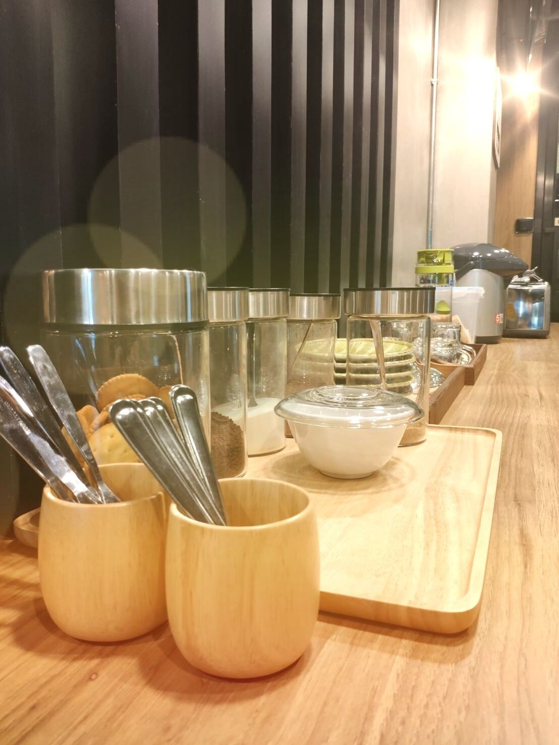 朝食 (コンチネンタル ブレックファスト)、毎日提供 (有料)