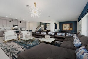 House, Multiple Beds (SR015V: 9 Bed, Treehouse, Avengers, P) | Living room