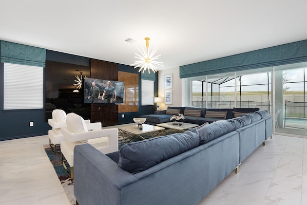 House, Multiple Beds (SR016V: 9 Bed, Social Media, Pandora,) | Living room | TV, foosball, table tennis