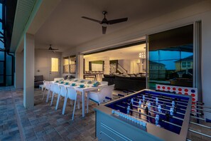 Hus - flera sängar (SR012V: 8 Bed, Pandora, Dinosaur Fun,) | Balkong