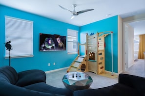 House, Multiple Beds (SR017V: 8 Bed, Nintendo, Harry Potter) | Living room | TV, video games, foosball