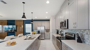 House, Multiple Beds (SR017V: 8 Bed, Nintendo, Harry Potter) | Private kitchen - Sr017v: 8 Bed, Nintendo, Harry Potter, Pool, Shuffle Board (Kissimmee)