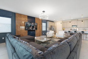Casa, varias camas (SR009V: 8 Bed, Moana, Harry Potter, P) | Sala de estar | Televisión, futbolito y tenis de mesa 