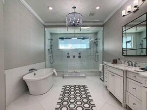 Bathroom - W002: 6 Bed, Minions, Iron Man, 3rd Floor Suite (Kissimmee)