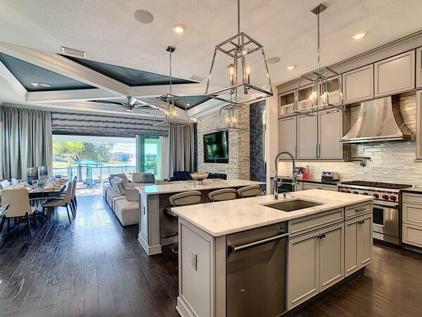 House, Multiple Beds (W002: 6 Bed, Minions, Iron Man, 3rd F) | Private kitchen