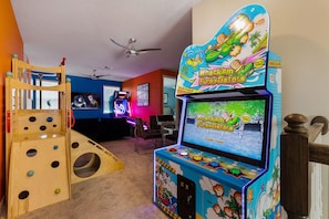 Ferienhaus, Mehrere Betten (SR010V: 9 Bed, Dinosaurs, Minions, Po) | Spielezimmer