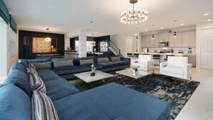 House, Multiple Beds (SR010V: 9 Bed, Dinosaurs, Minions, Po) | Living room