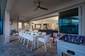 單棟房屋, 多張床 (SR010V: 9 Bed, Dinosaurs, Minions, Po) | 私人廚房 | 雪櫃、微波爐、焗爐、洗碗機