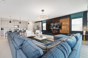 House, Multiple Beds (SR022V: 8 Bed, Avengers, Princesses, ) | Living room | TV, table football - Sr022v: 8 Bed, Avengers, Princesses, Ping Pong, Shuffle Board (Kissimmee)