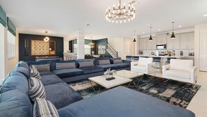 Ferienhaus, Mehrere Betten (SR019V: 8 Bed, Social Media, Minions,) | Wohnzimmer