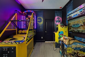 Casa, várias camas (ST005V: 10 Bed, Avengers, Toy Story) | 10 quartos, Wi-Fi