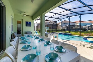 Hus - flera sängar (ST005V: 10 Bed, Avengers, Toy Story) | 10 sovrum och wi-fi