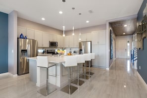 House, Multiple Beds (ST010V: 10 Bed, Spiderman, Fashionist) | Private kitchen | Microwave, oven, dishwasher, coffee/tea maker - St010v: 10 Bed, Spiderman, Fashionista (Davenport)