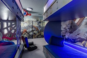 House, Multiple Beds (ST010V: 10 Bed, Spiderman, Fashionist) | Fitness facility - St010v: 10 Bed, Spiderman, Fashionista (Davenport)